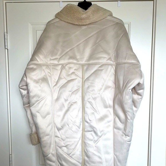 Faux fur trench coat - Picture 3 of 5